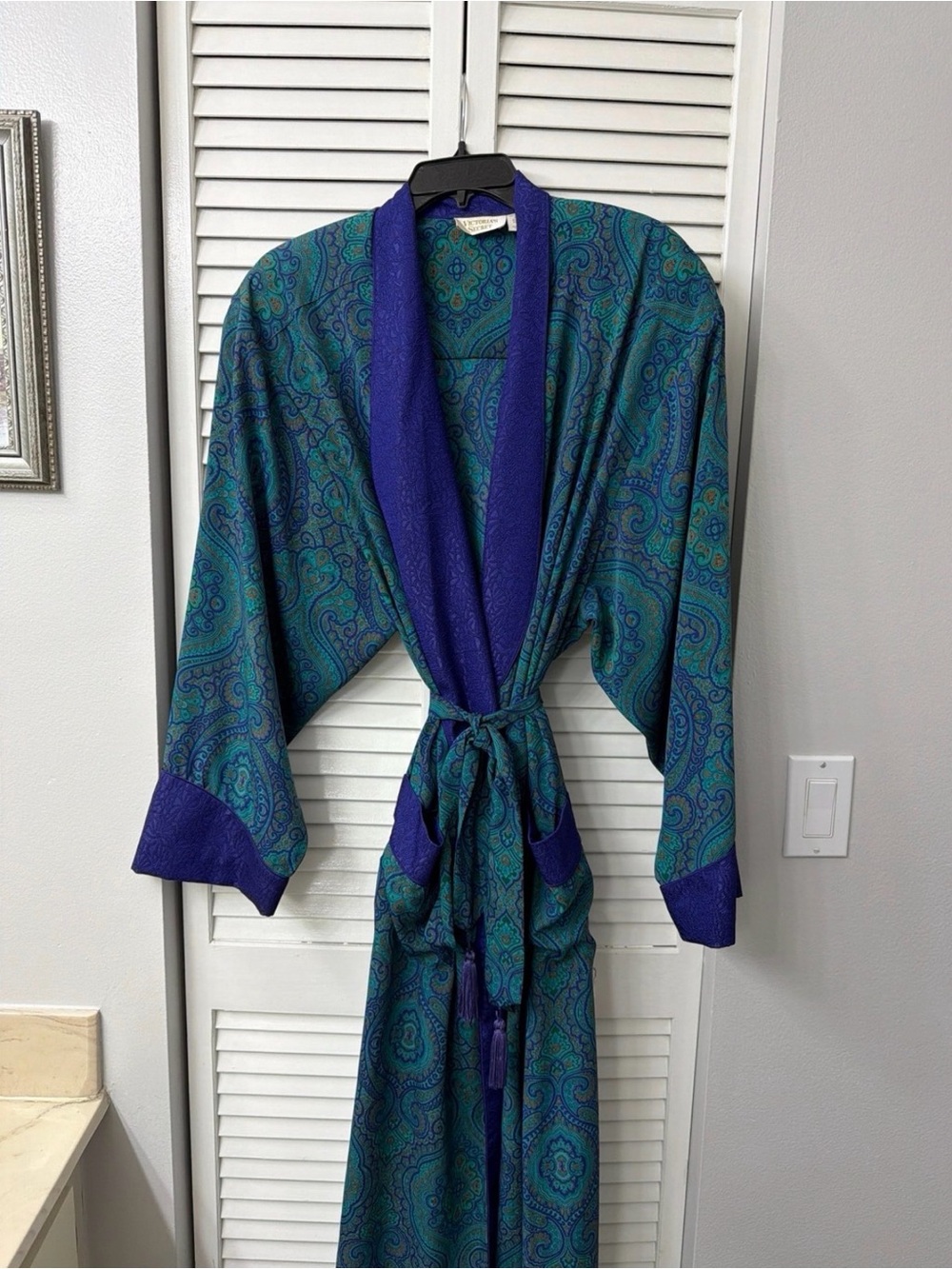 Victoria's Secret Teal & Blue Paisley Robe with Purple Trim (Like New/size L)